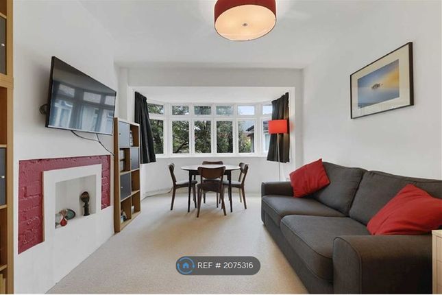 Thumbnail Flat to rent in Grove Court, London