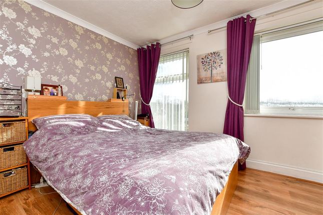 Thumbnail Town house for sale in Cranbourne Close, Horley, Surrey
