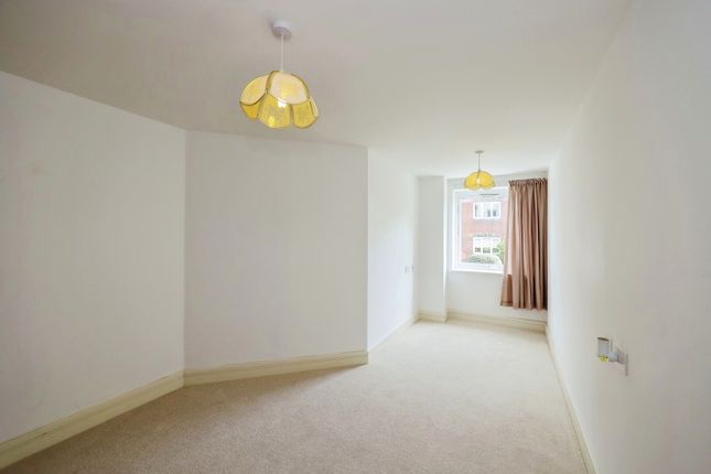 Flat for sale in Beaconsfield Road, Waterlooville, Hampshire