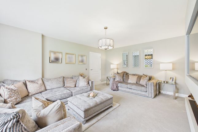 23 Stoker Crescent, Glasgow photo 3