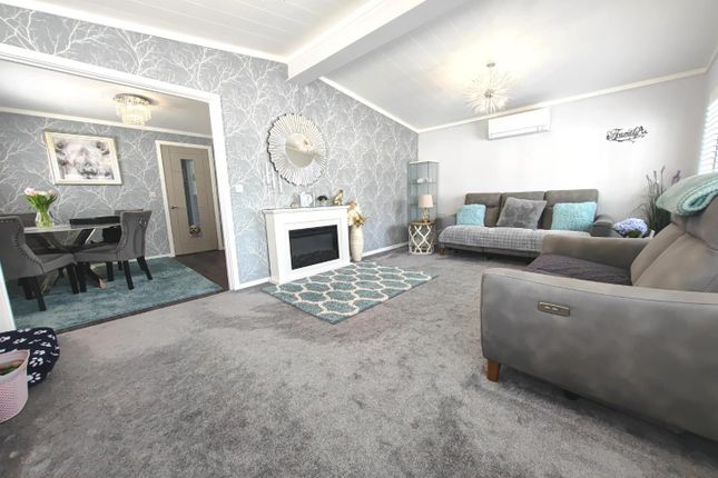 23, Badgerwood, Wokingham photo 4