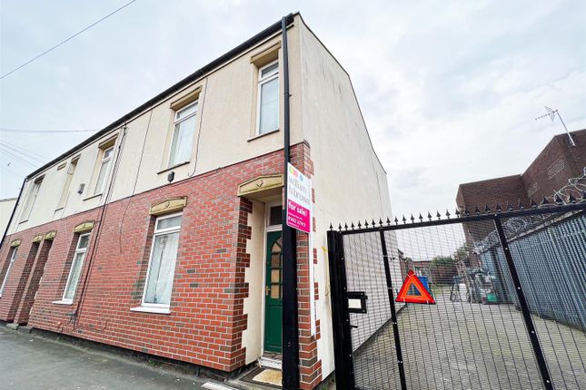 Thumbnail End terrace house for sale in Holland Street, Hull