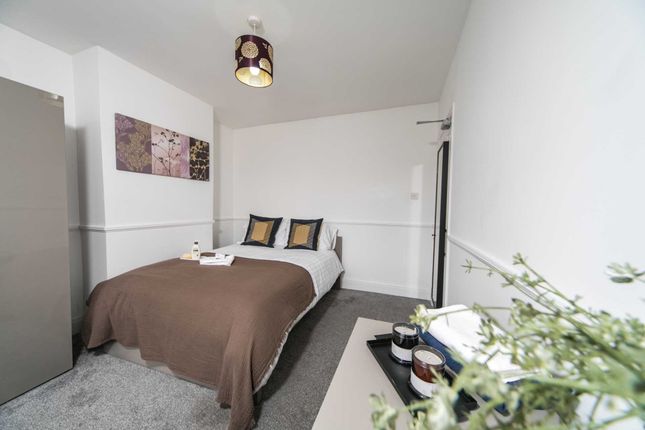 Thumbnail Room to rent in Erleigh Court Gardens, Reading