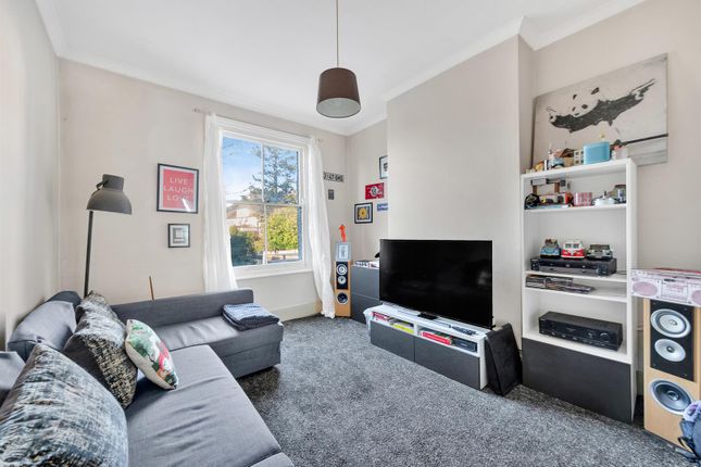Flat for sale in Bromley Avenue, Shortlands, Bromley