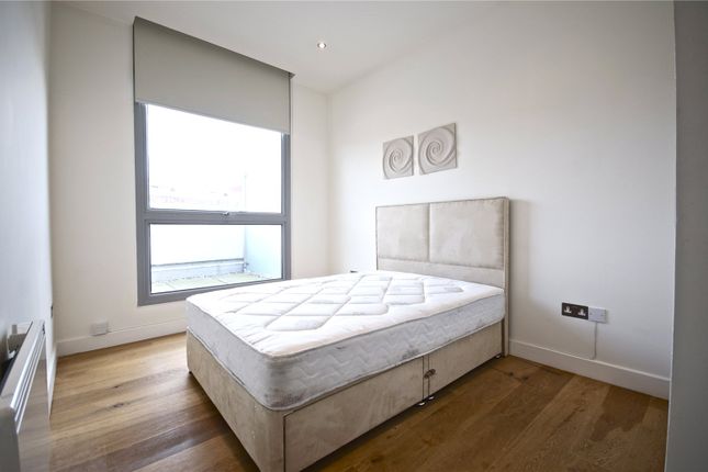 Flat to rent in Dereham Place, Shoreditch, London