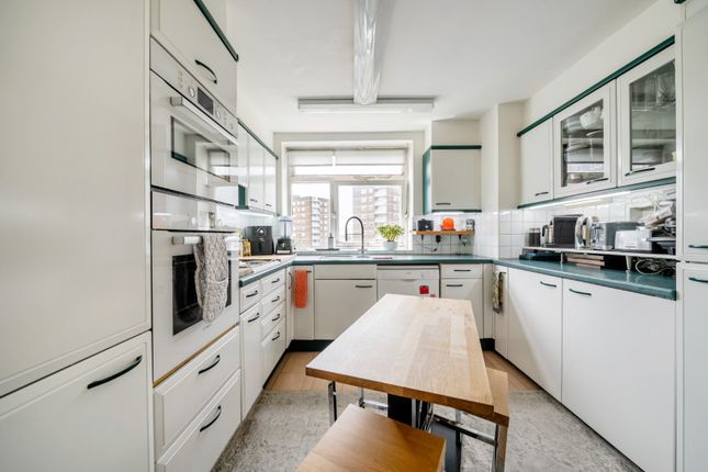 Flat 29 Sheringham,, St. Johns Wood Park, London photo 4