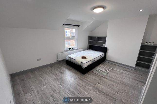 Room to rent in Haven Lane, London