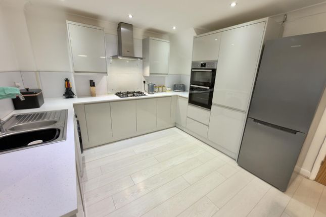 16, Hillside, Leeds photo 2