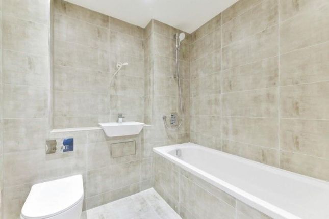 36 Dover Court, Dominion Road, Southall photo 3