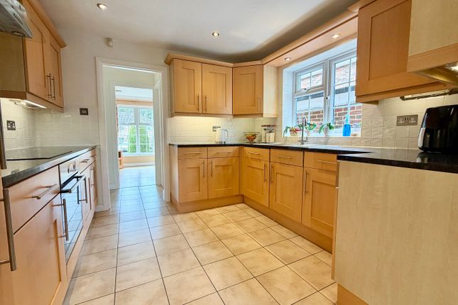 20, Bellever Hill, CAMBERLEY photo 4