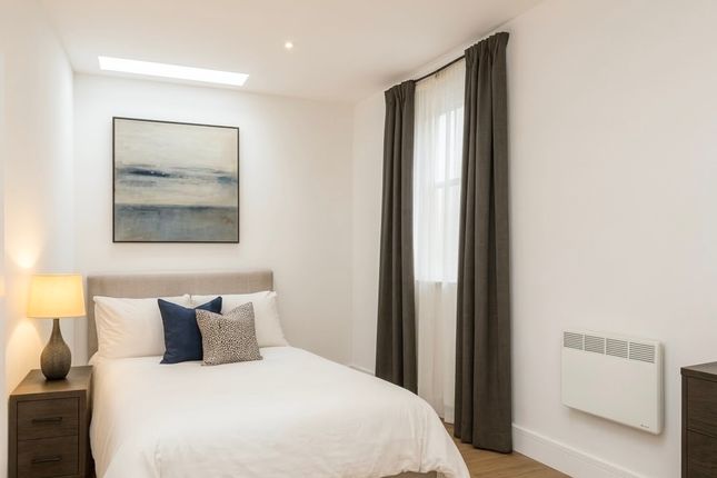 Flat 3, 94, High Street, DORKING photo 3