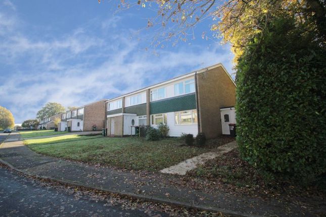 Thumbnail Property to rent in Dunsfold Close, Gossops Green, Crawley