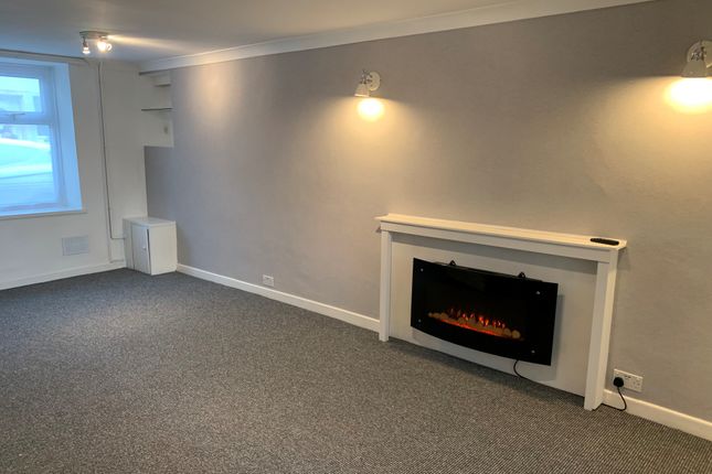48, Carmarthen photo 2