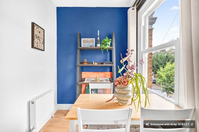14B Park Ridings, London photo 4