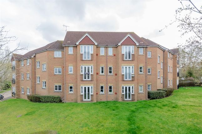 2-bed flat on Guinness Drive Wainscott, Rochester, £210,000