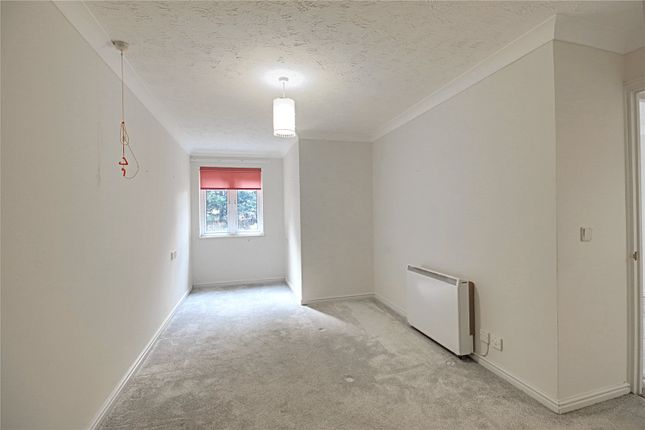 Flat for sale in Hertford Road, Enfield