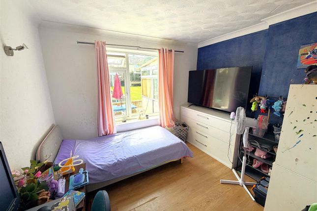 126, Lindisfarne Road, Corby photo 2