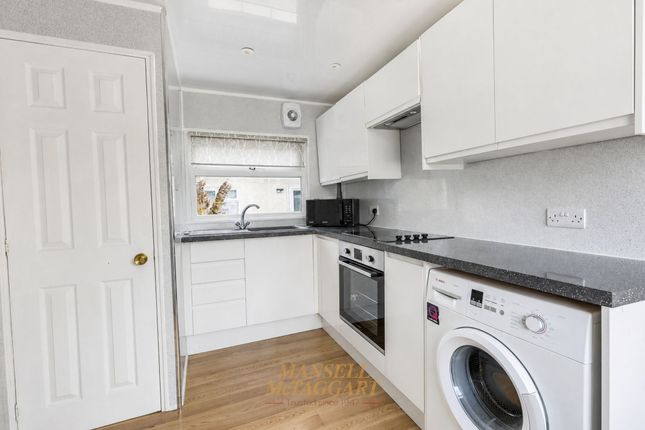 34 Bonehurst Road, Horley photo 4