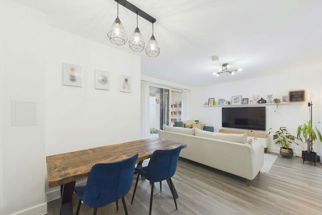 75 Bourne Court, Ruislip photo 4