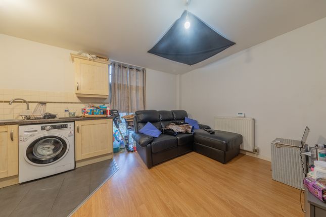 61, Caxton Court, Burton upon Trent photo 2
