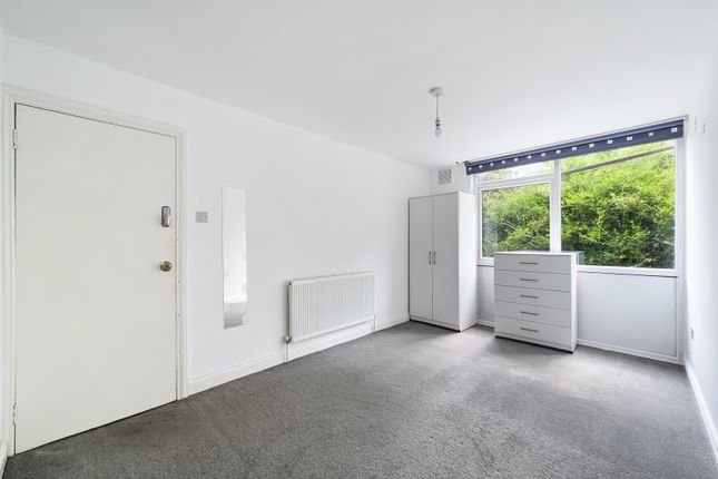 7, Badric Court, Battersea, Wandsworth photo 4
