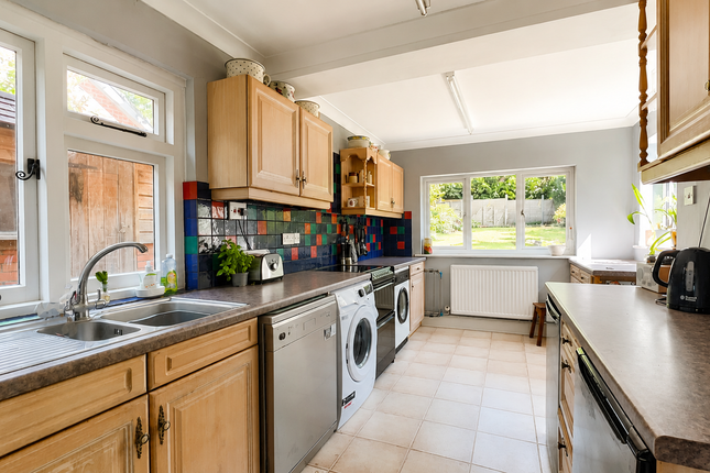 23, Oaklands Road, Petersfield photo 3