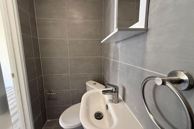Room 1, 30 Hindes Road, Harrow photo 3