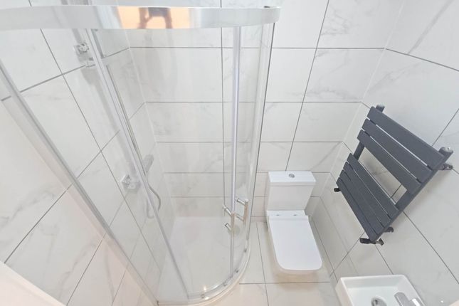 Room 3, Basingstoke Road, Reading photo 3
