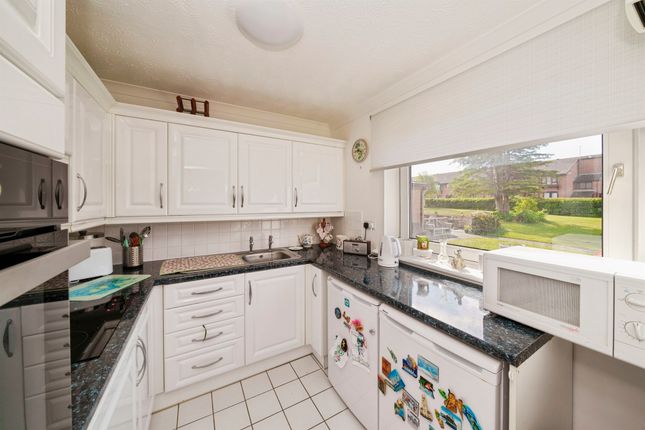 21, Redcroft, Wirral photo 3