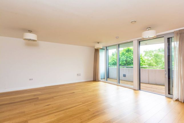 Flat for sale in Colonial Drive, Chiswick, London
