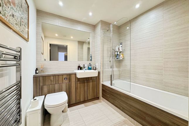 Flat 26, Golding House, London photo 4