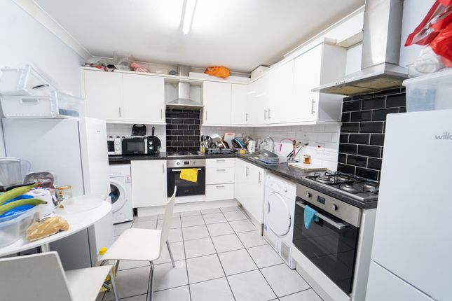 End terrace house for sale in Central Avenue, Hayes