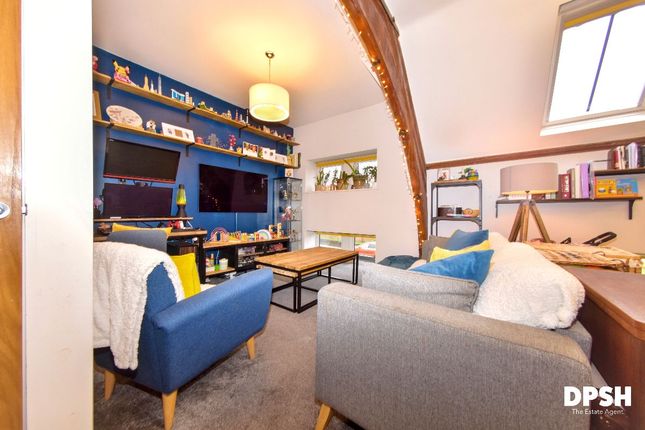 4 Priestley Manor, Morley, Leeds photo 3