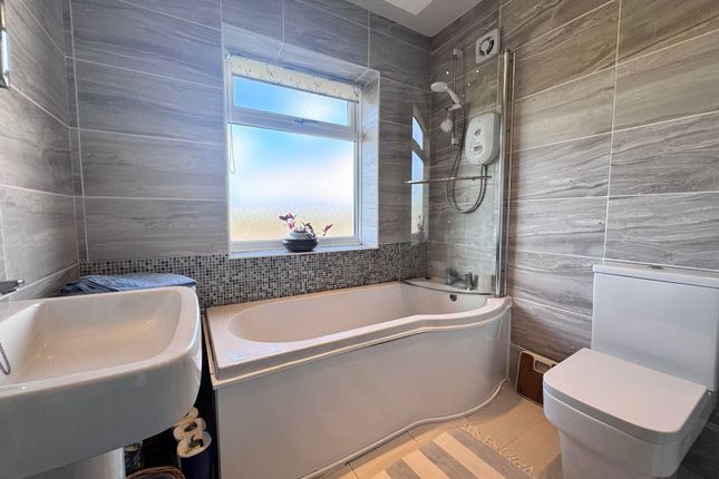 29 Holmfield, Buxton photo 3