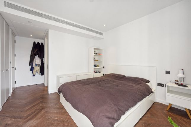 Flat to rent in Pearce House, 8 Circus Road West, London