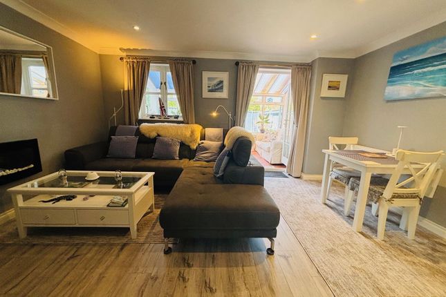 8, Woodman Court, Shaftesbury photo 4