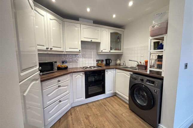 4 Wilmslow Court, Sagars Road, Handforth photo 3