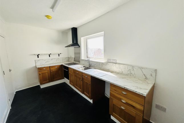 First Floor Flat, 79 Bryn Road, Llanelli photo 5