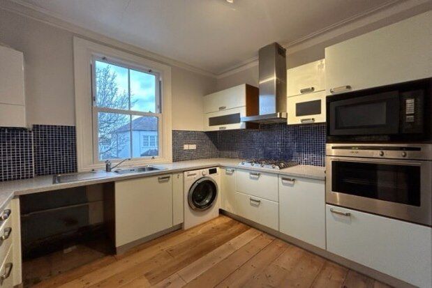 Maisonette to rent in Mulberry Way, London