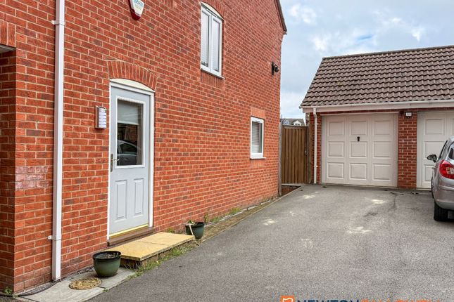 9 Youngs Close, Newark photo 4