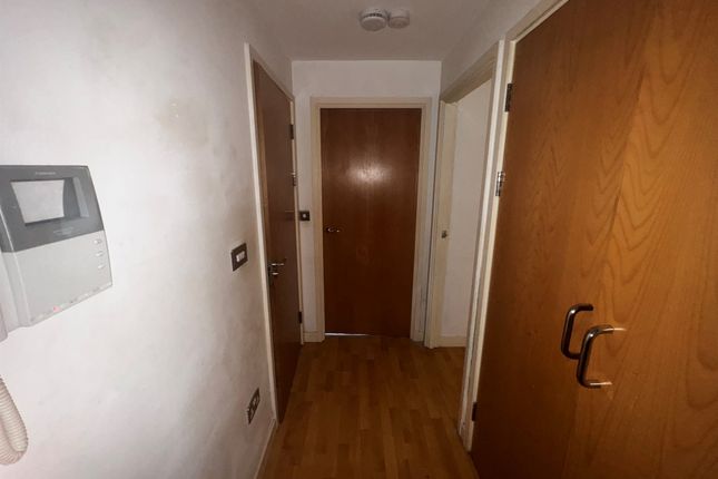 Flat 6, Queens Court, Queens Dock Avenue, Hull photo 5