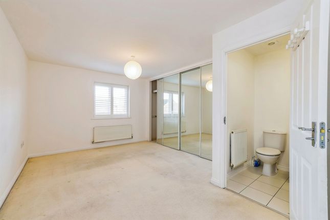 Town house for sale in Hedgerow Walk, Andover