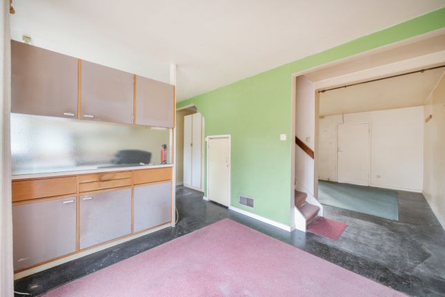 48, Holme Chase, Weybridge photo 4