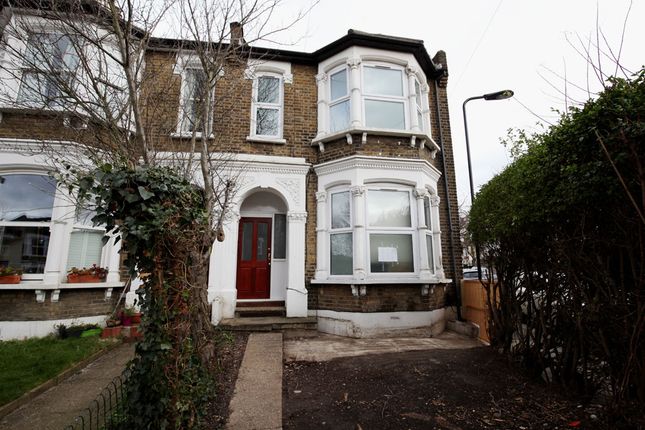 Flat to rent in Bulwer Road, London