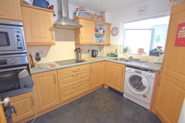 52, Heol Llinos, Cardiff photo 3