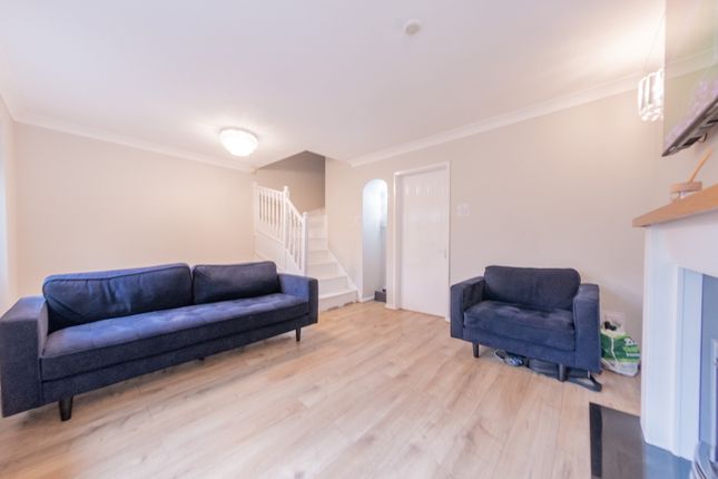 107 Fernleigh Court, Wakefield photo 2