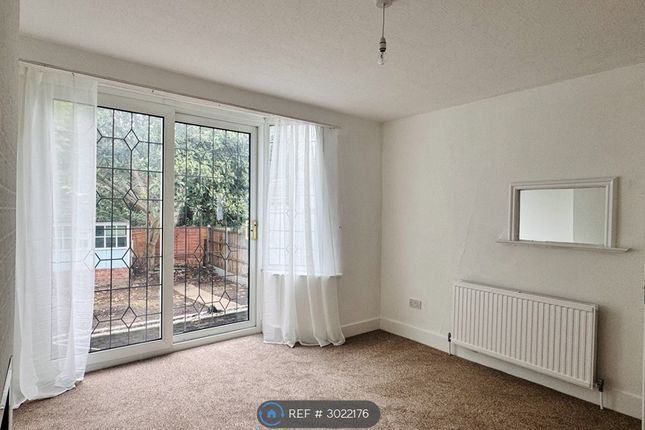 Markmanor Avenue, London photo 5