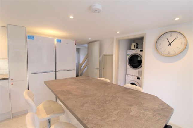 16, Queens Drive, Guildford photo 4