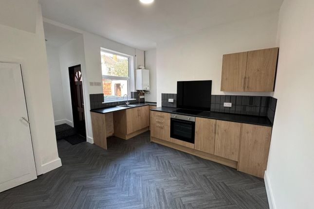 25, Robin hood street, Castleford photo 3