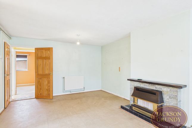 3, Whitehills Crescent, Northampton photo 3